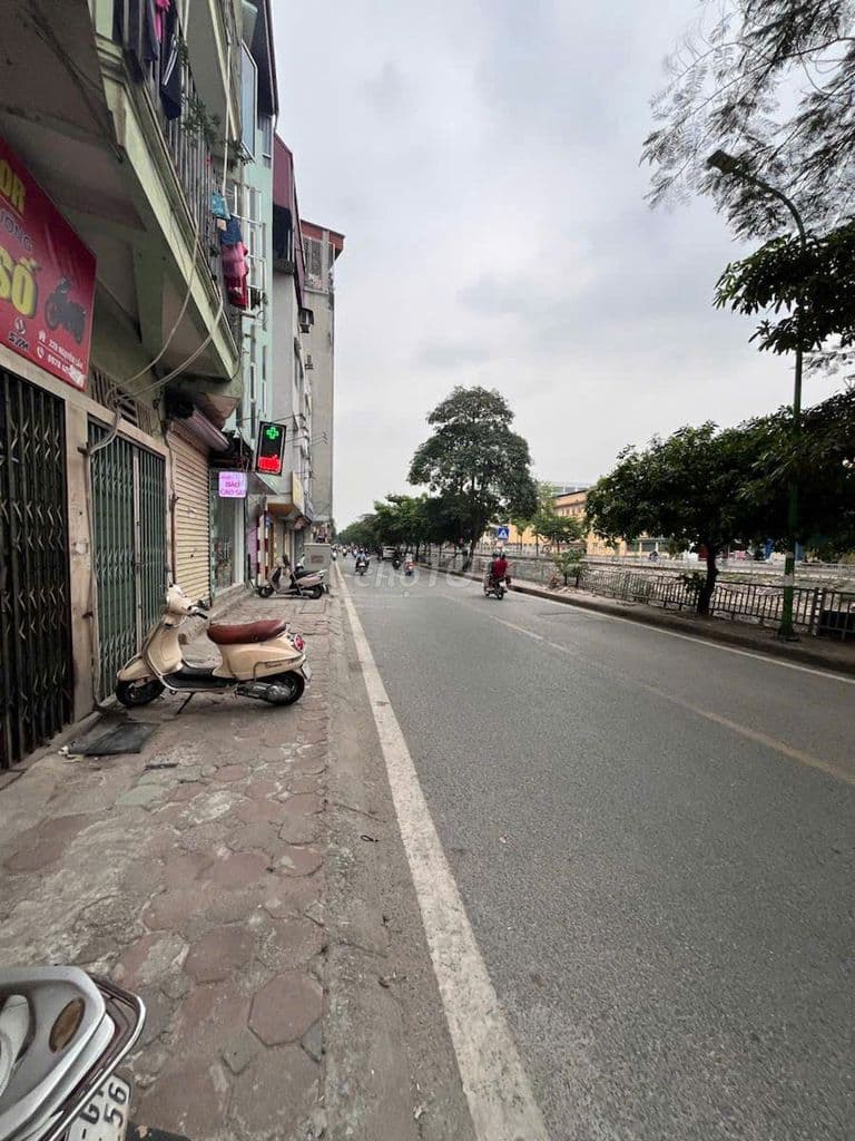 CẦN BÁN (CHÍNH CHỦ): NHÀ PHỐ NGUYỄN LÂN, HAI MẶT NGÕ, Ô TÔ VÀO NHÀ! - Ảnh 2