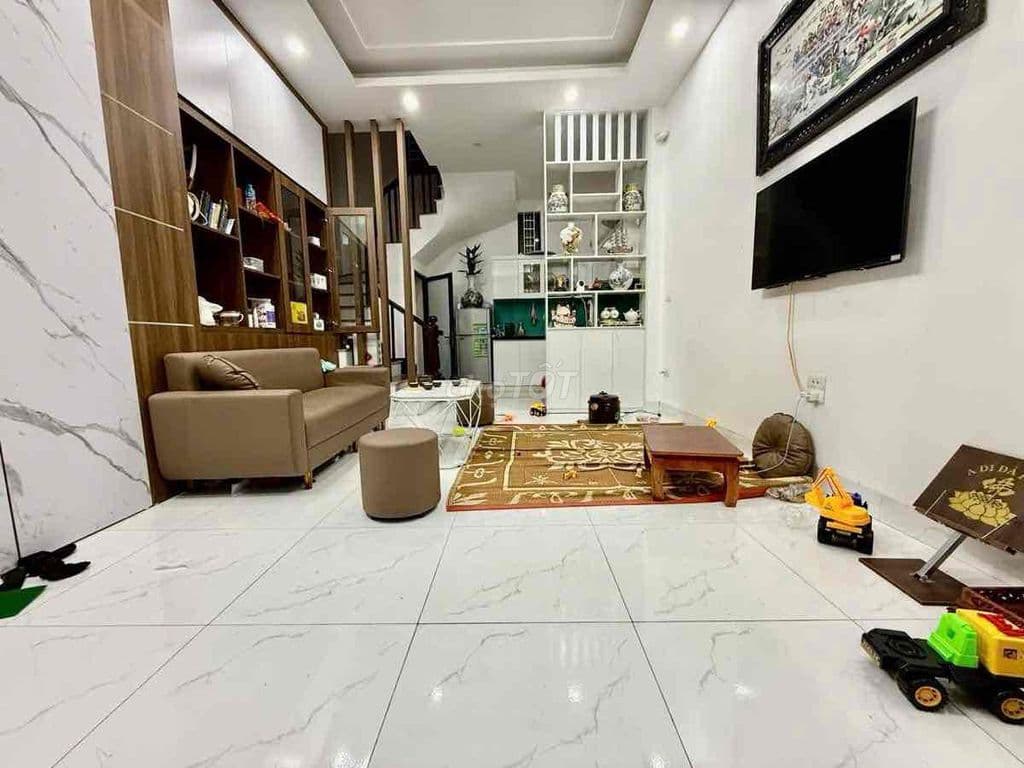 Siêu Phẩm Tây Hồ 40m2 - 5 Tầng - Ở Ngay - Gần Phố - Giá 10 Tỷ