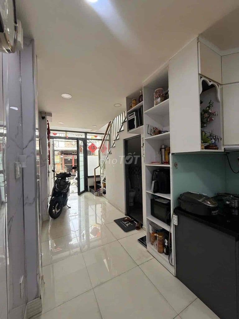 Nhà 4 tầng Ngay Lạc Long Quân, hẻm xe hơi, 3PN, tặng nội thất