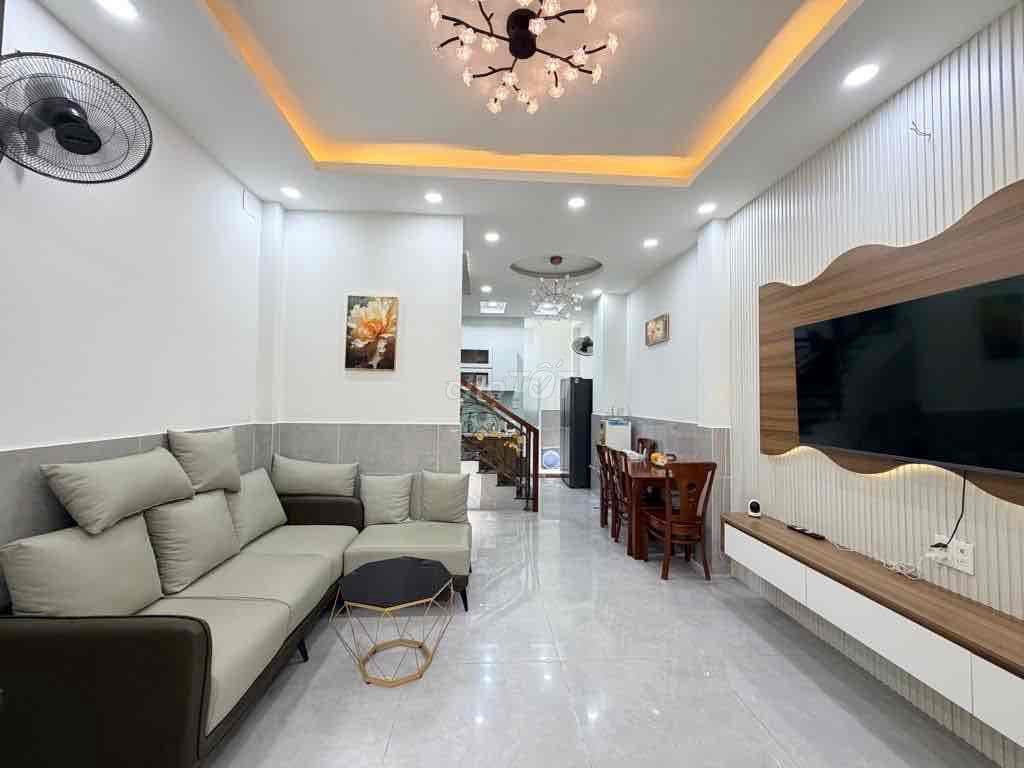 NHÀ ĐẸP Ở NGAY - NHÀ 3 TẦNG BTCT - HẺM XE HƠI ĐỖ CỬA DT (4x15)M2 HOÀN - Ảnh 2