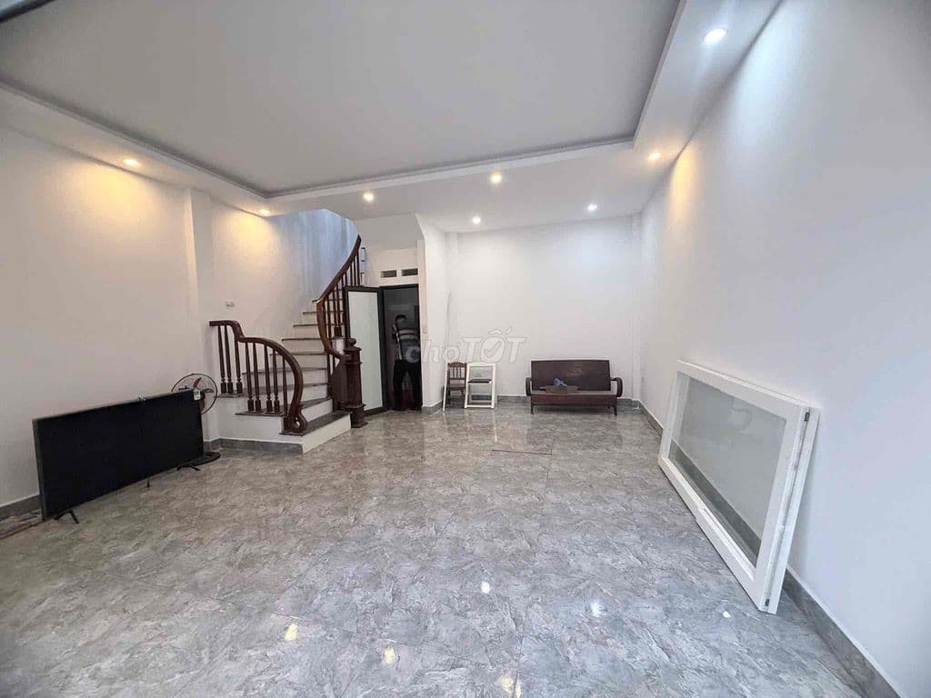 30m ra mặt phố Bạch Mai 32m2 x4T giá 6.35 tỷ sổ CC có TL 2 thoáng dân