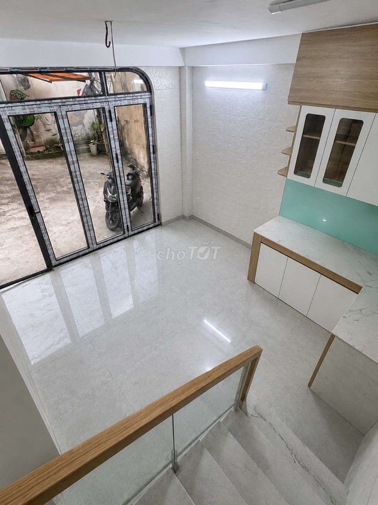 BÁN NHÀ NGAY MT TỈNH LỘ 10 KHU TÊN LỬA 30M2 2 TẦNG Ở NGSY XE HƠI VUVU - Ảnh 3