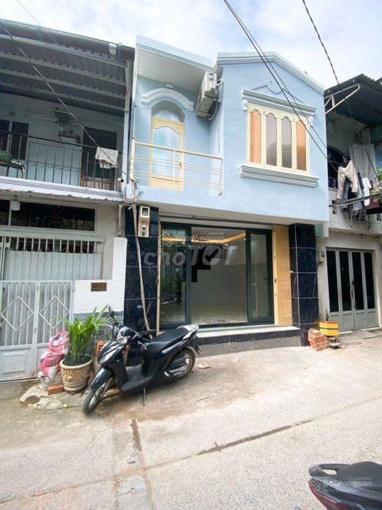 Xe hơi ngủ trong nhà Đ. Huỳnh Tấn Phát Q.7