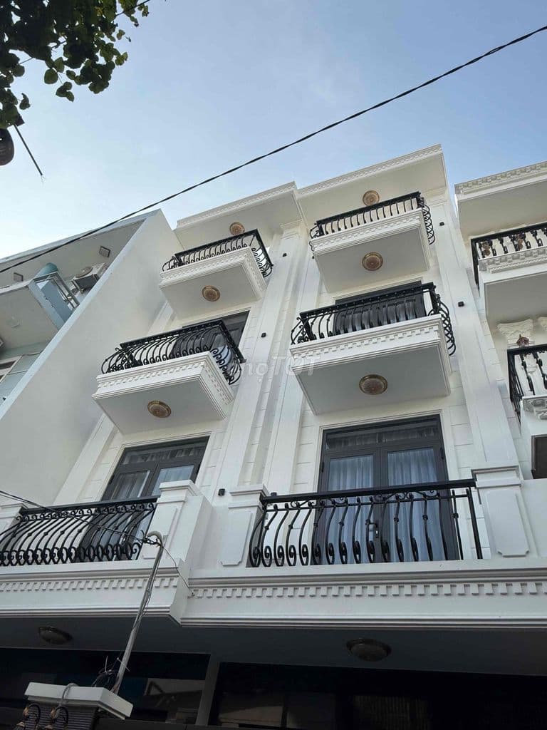 Nhà 4 Lầu cao cáp T.kế cổ điển Full nội thất HXh 33-10 Đường Số 1