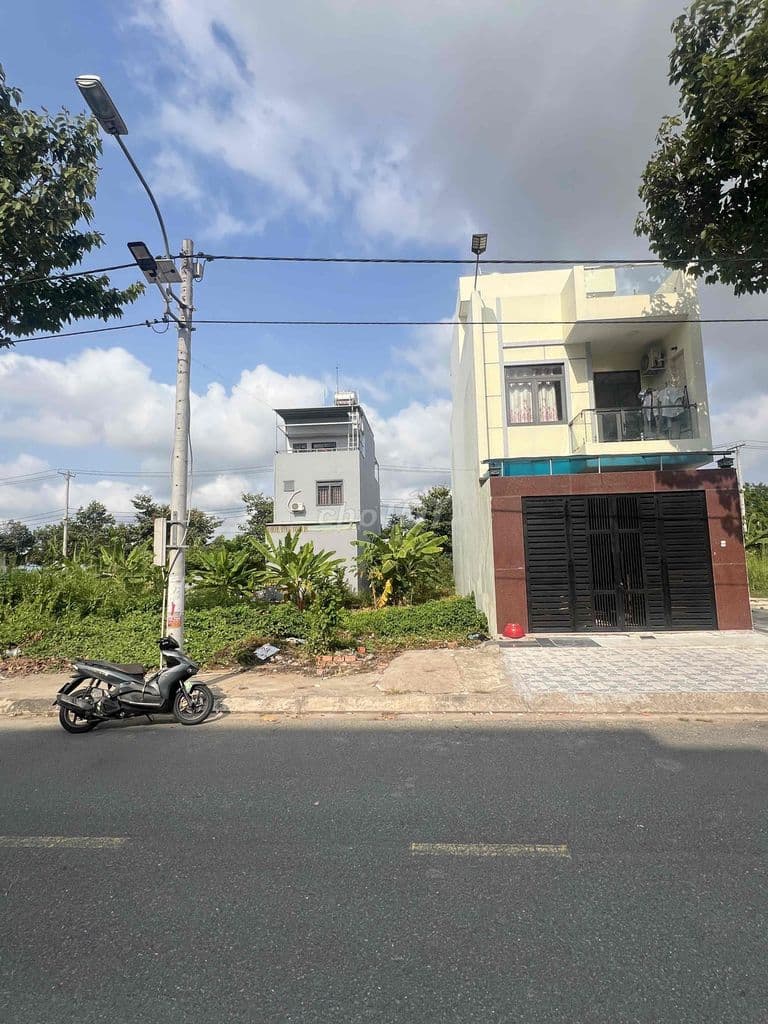 KDC Sài gòn village .Đường 21m .Đối diện khu đô thị T&T