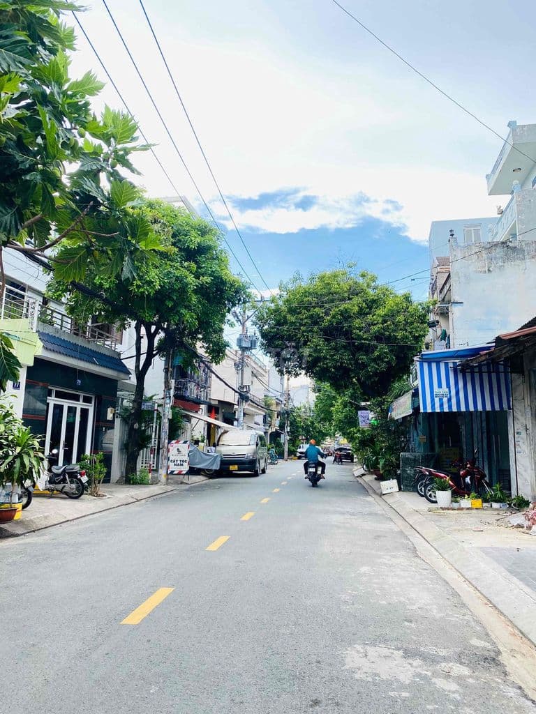 Bán gấp nhà mặt tiền Tân Phú giá 8,2 tỷ 4x18-4 tầng-gần chợ Tân Hương