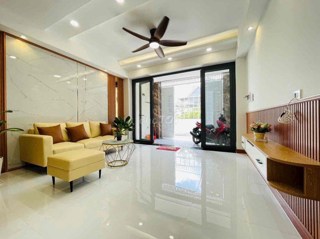 NHÀ ĐẸP GIÁ RẺ HẺM XH THÔNG ĐỐI DIỆN GIGAMALL PHẠM VĂN ĐỒNG