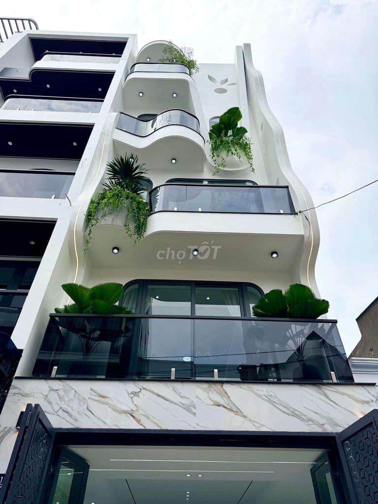 Siêu Phần đẹp mê Ngay Nguyễn Văn Quá, Quang Trung GV