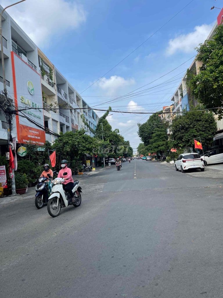 Ngay Chợ Tân Trụ, HXH, 4 x 16 , 2Tầng, Nội Thất Đẹp, 5.09 Tỷ