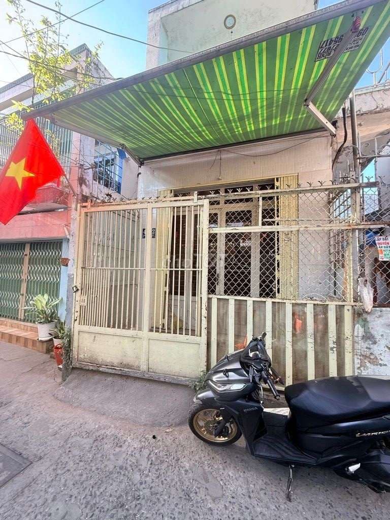 Nhà bán 2 tầng Q7 một đời chủ 150m cách mặt tiền huỳnh tấn phát 15m