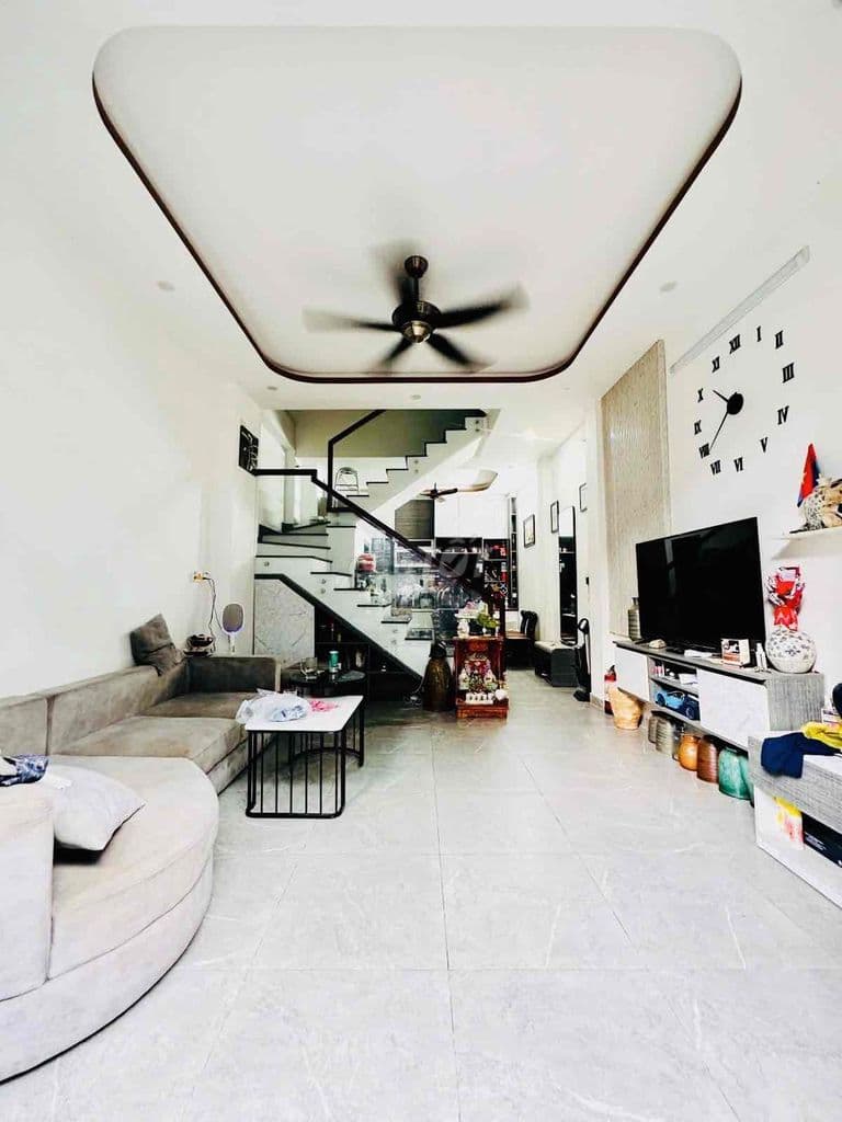 4 Tầng, 20m ra MT Dương Quảng Hàm, Ôtô đỗ cửa, 4PN, Giáp BT PN - Ảnh 2