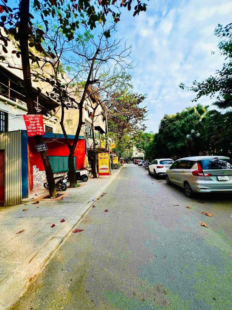 Bán Nhà Hoàng Cầu Ngay Cạnh Vườn Hoa. S42m, 5T, Mt5m Ô Tô Giá 17 Tỷ