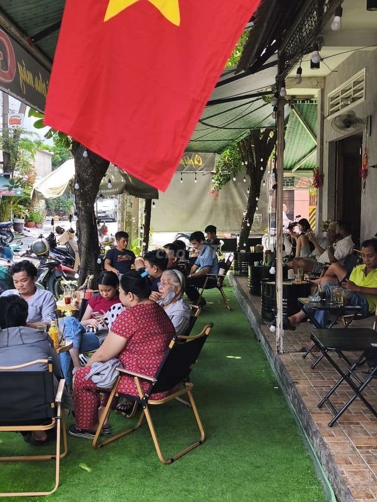 sang quán cafe