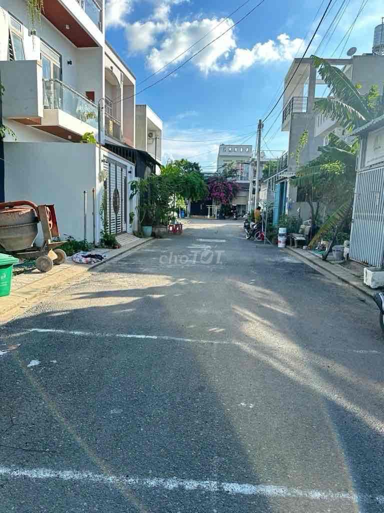 Lô Đất 150m2 full thổ (6,5x23 ) 5tỷ4 Rẻ Nhất Võ Văn Hát Long Trường