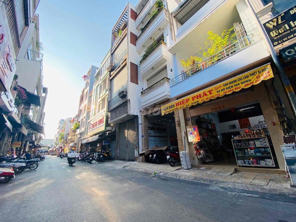 Chính chủ nhà bán khu kinh doanh trung tâm Quận 5.