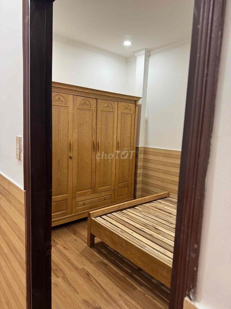 BÁN NHÀ MỚI ĐẸP TẶNG FULL NỘI THẤT. GẦN TRƯỜNG HỌC, SỔ HỒNG CHÍNH CHỦ - Ảnh 2