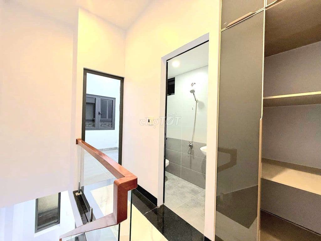 nhà 3x10m 2 tầng gần trung tâm 1 tỷ 39