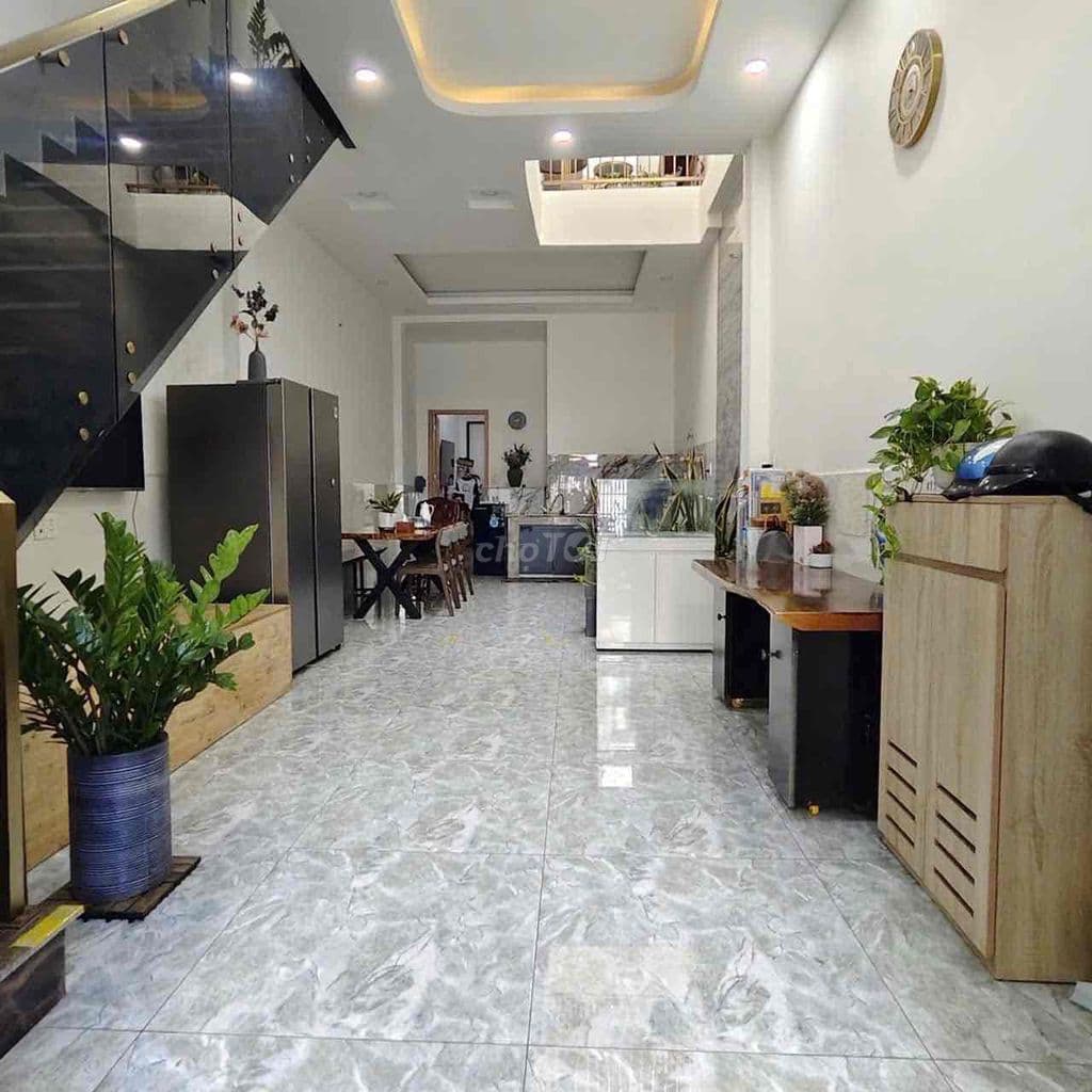 Siêu phẩm 2 Tầng xe hơi vào nhà gần Đường LÊ THỊ RIÊNG, 98m2, hẻm thon - Ảnh 2