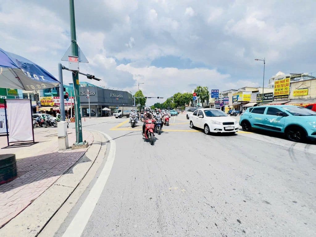 KHUÔN ĐẤT XÂY BUILDING- 400M2- MT PHẠM VĂN ĐỒNG- PHÁP LÝ CHUẨN- 30 TỶ - Ảnh 3