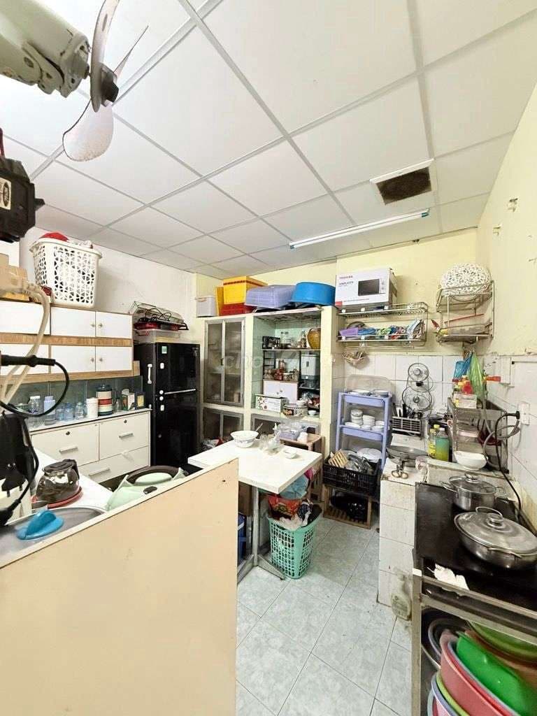 Nhà c4,55m2 CN đủ,(5x11),sát chợ bà chiểu,SHR, nhỉnh 5t TL - Ảnh 2