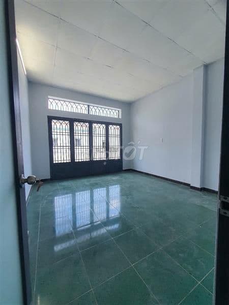 Nhà mặt tiền đường 8m, 4x13m, 2 tầng BTCT, SHR hoàn công đủ Giá 3.x tỷ