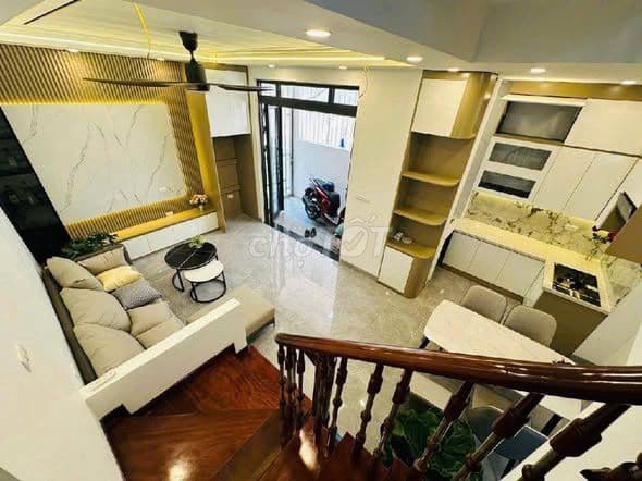 bán nhà 5 tầng Bồ Đề Long Biên mặt tiền khủng