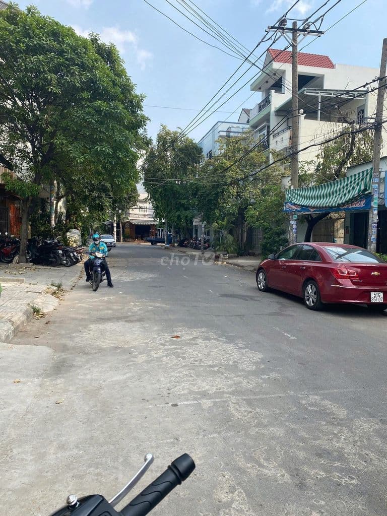 Bán nhà mặt tiền đường S7, DT 5mx20m, 3 lầu, sân thượng, gần Công Viên