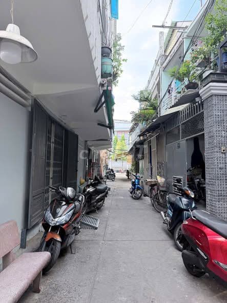 Nhà P9 HẺM 3m , cách mt chỉ 20m Sổ hồng 3x11 ( trệt lầu 2pn ) còn TL