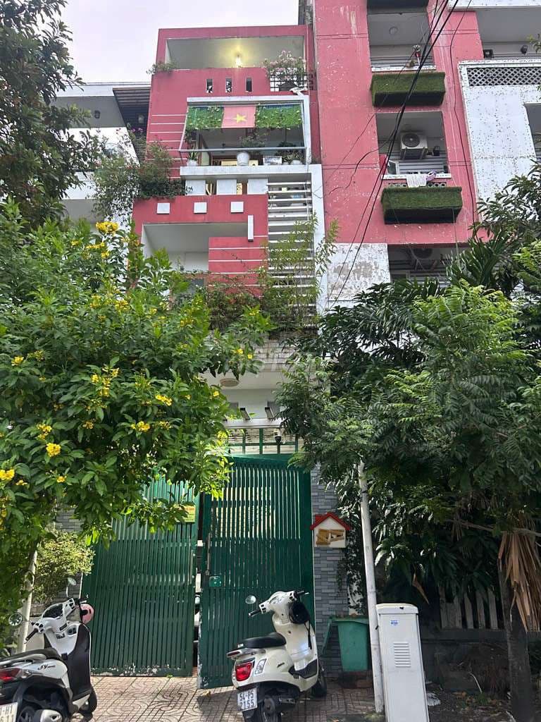 Bình Lợi, Bình Thạnh, ôtô vào nhà, 4 tầng, 6pn, 7wc, 3 balcon, sân thg