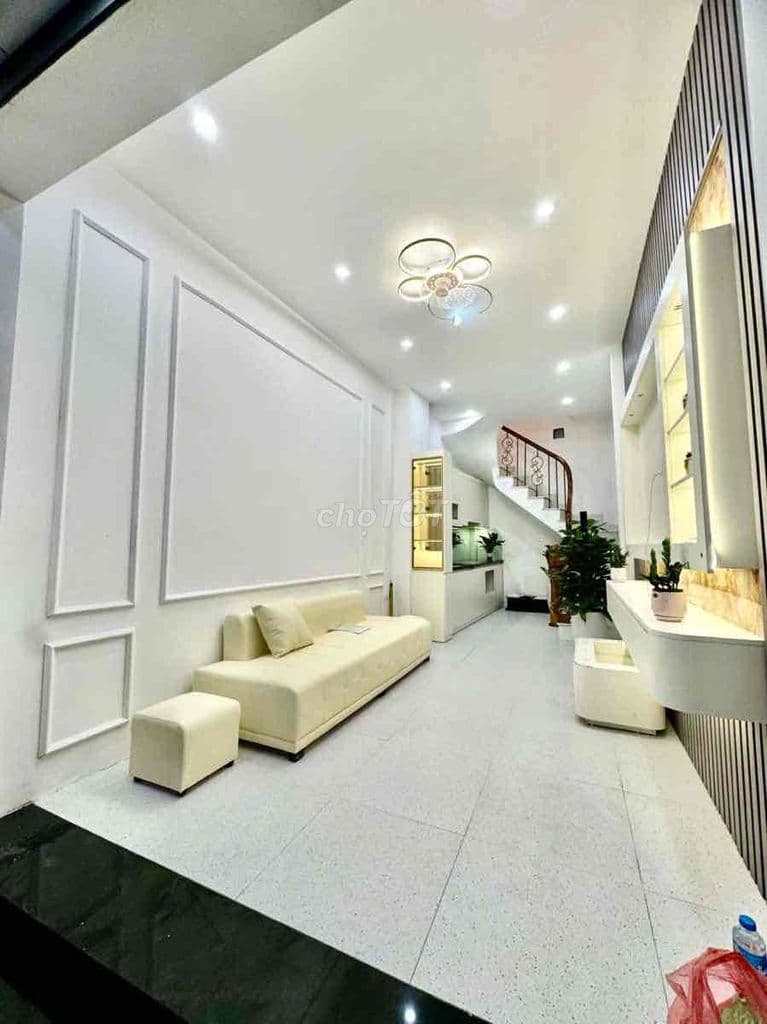 Bán Gấp Nhà Ba Đình 36m2 - 5 Tầng - Gần Phố - Ở Ngay - Hiếm - 7,8 Tỷ