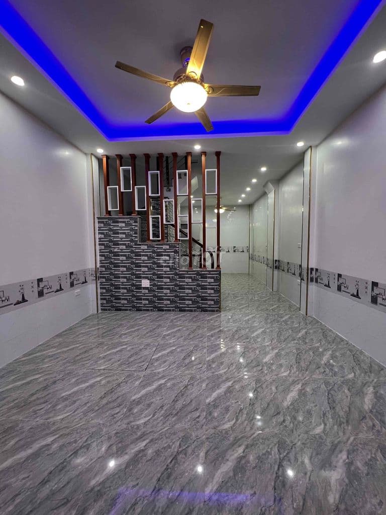 nhà Âu Cơ xây mới kính coong Dt 40m, 4 tầng, mt 4m Nhà xây mới + oto
