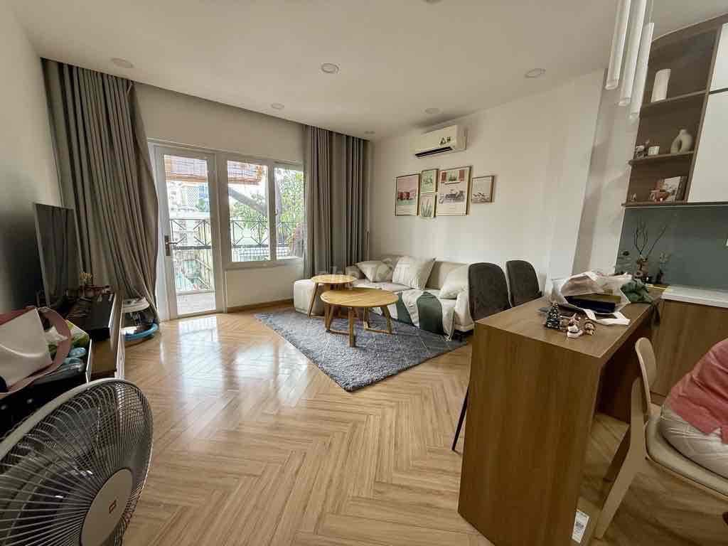Bán căn hộ lầu 4 ngay MT Phạm Ngọc Thạch - 75m2 - Sổ riêng - Full nội