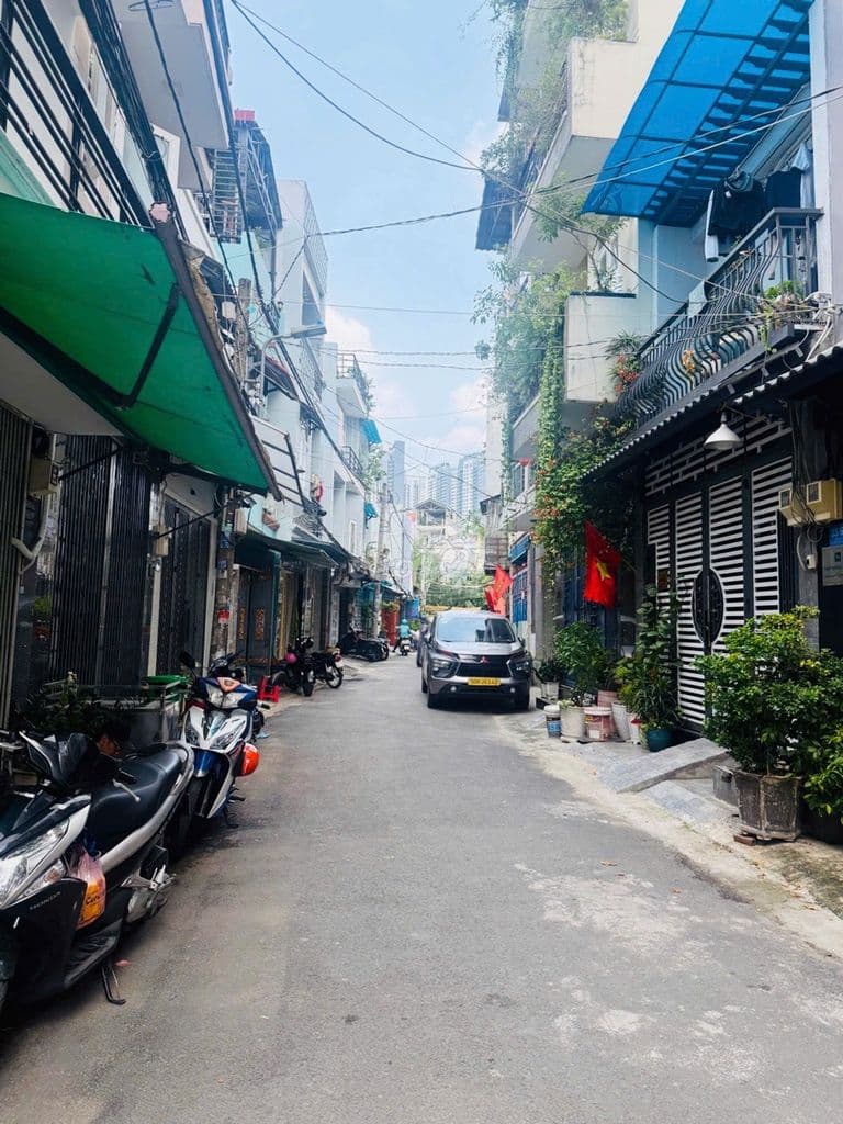 NHÀ MT ĐƯỜNG NHỰA 6M - LÝ PHỤC MAN - XE HƠI Ở TRONG NHÀ - GẦN 100TR/M