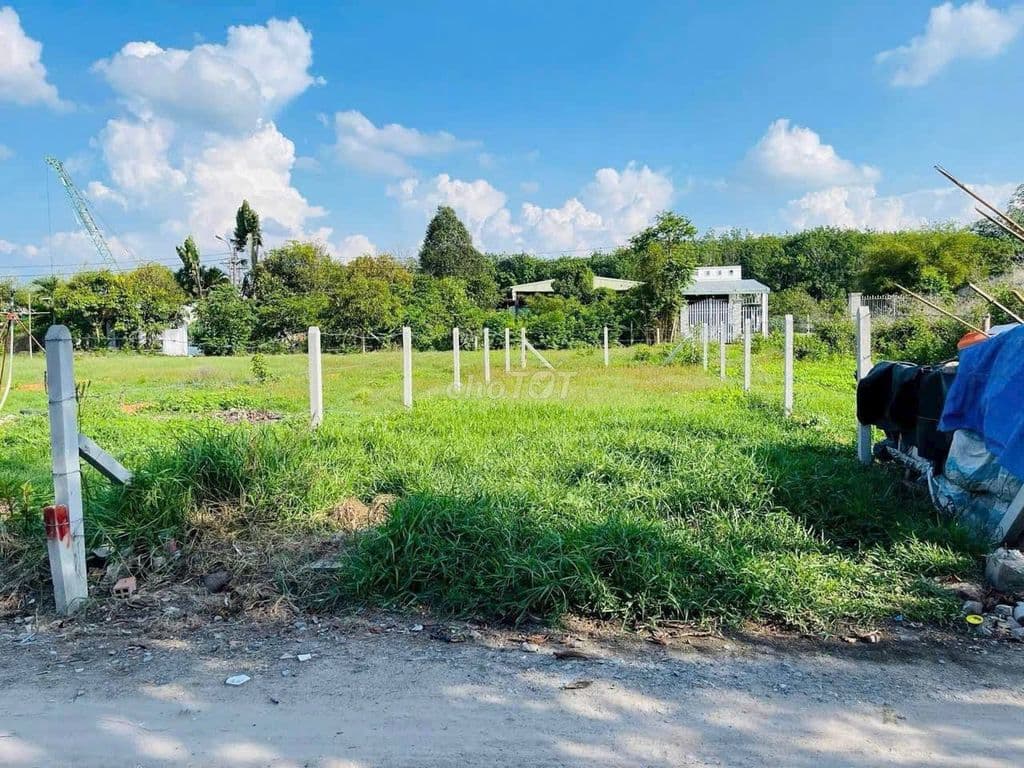 Bán đất 180m2 (Ngang5m) với giá 900 triệu nằm ở xã Tân Phú Trung