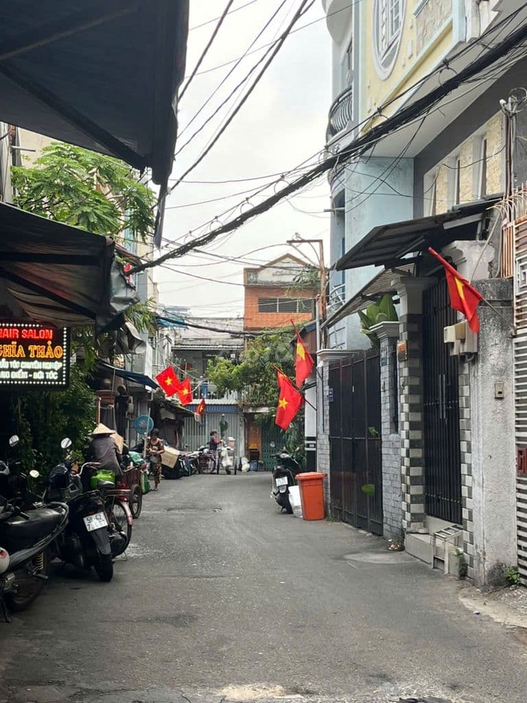 Nhà phố nhỏ, góc 2 mặt hẻm- hẻm Viettel, gần Hàng Xanh, thông ra D2 - Ảnh 2