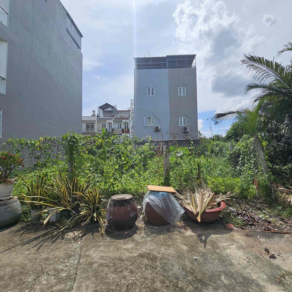 ĐẤT XAY BIỆT THỰ NGANG 12 dài 12 gần trung tâm lê văn lương.