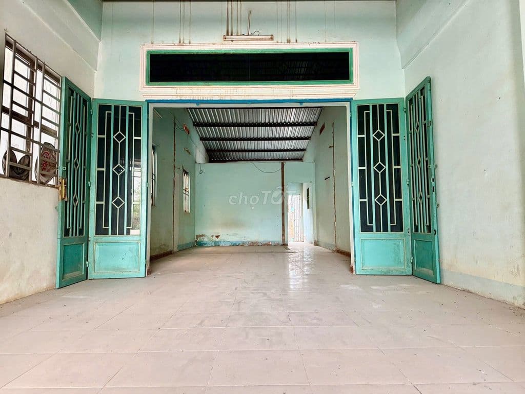 Bán đất tặng nhà cấp 4 gần 200m2 giá 1,2 Tỷ Đ.Nguyễn Văn Khạ xã Củ Chi