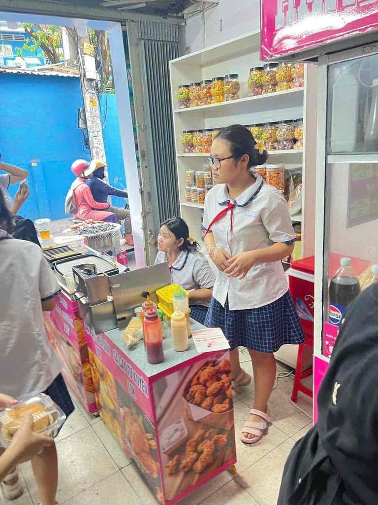 Cần sang gấp tiệm ăn vặt đối diện trường học Tân Bình - Ảnh 3