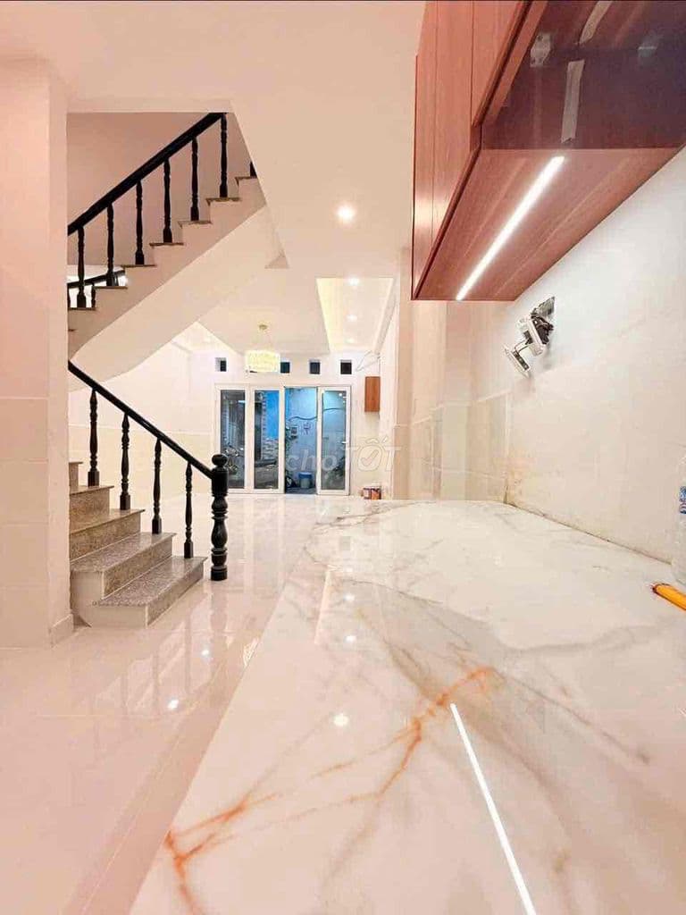 bán nhà đường bông sao 2 tầng . nhà mới vào ở ngay