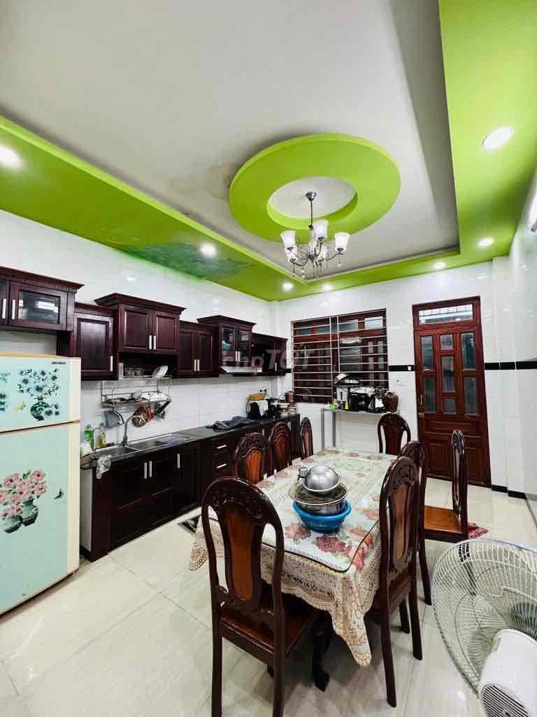 Nhà 4 Tầng 96m2 khu dân cư bình hưng đối diện bến xe Q8