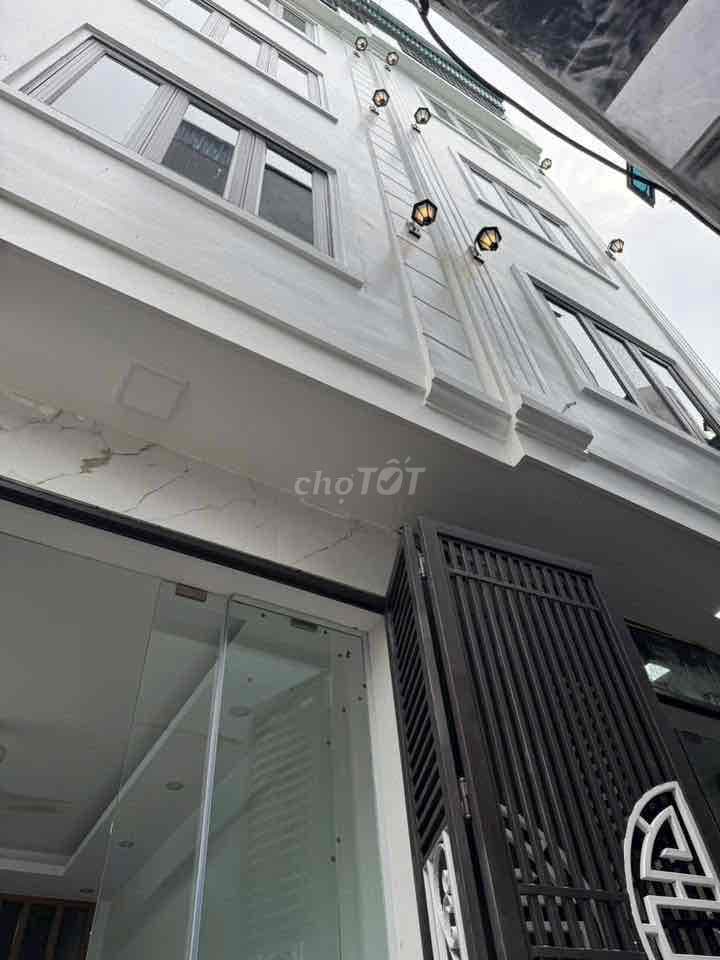Nhà đẹp ở luôn, 5 tầng, 3 ngủ, ngõ bagac, 28m thoáng sáng giá chưa đến