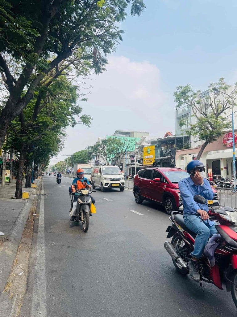 NHÀ SÁT MT CHỦ NGỘP BÁN NHANH