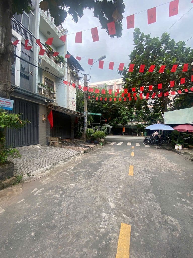 Bán nhà mặt tiền đường DC5, DT 4mx14m, 3 lầu, Cách Aeon Mall 1km