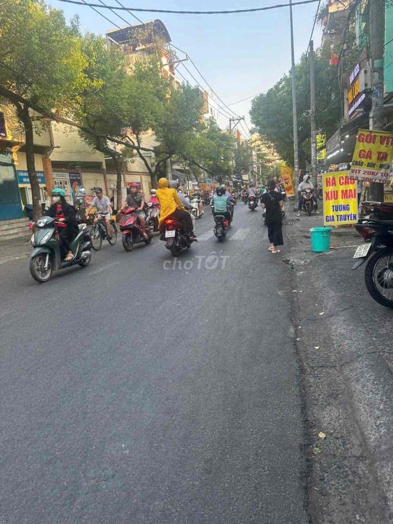 Chỉ 130Tr /M HXH đổ cửa Cách Mặt Tiền Vài Bước khi Khu Ẩm Thực Phú N