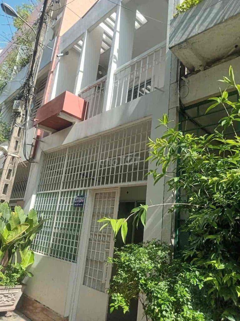 Nhà 3 tầng
