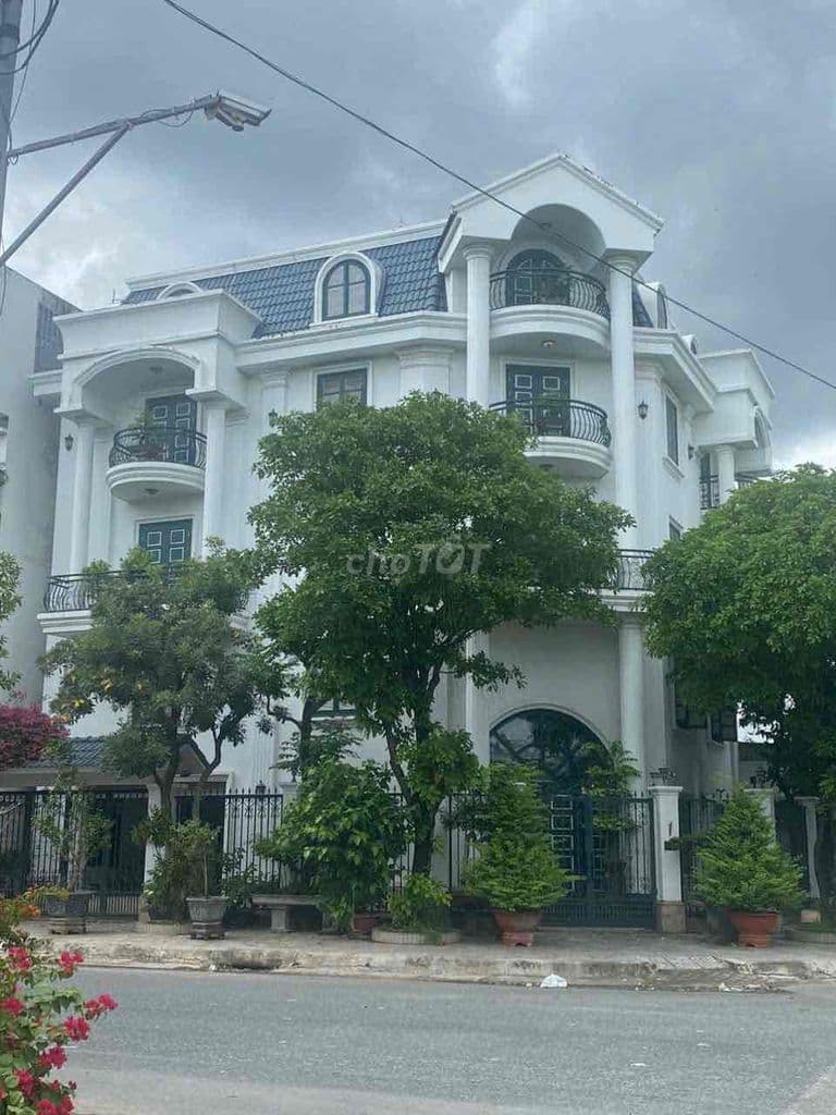 Bán biệt thự Góc 2 Mặt Tiền, khu kinh doanh sầm uất - Ảnh 2