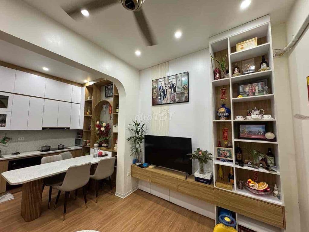 Hót Hót Phố Quan Nhân, nhà dân xây chắc chắn, mặt ngõ siêu to, 2 xe 3