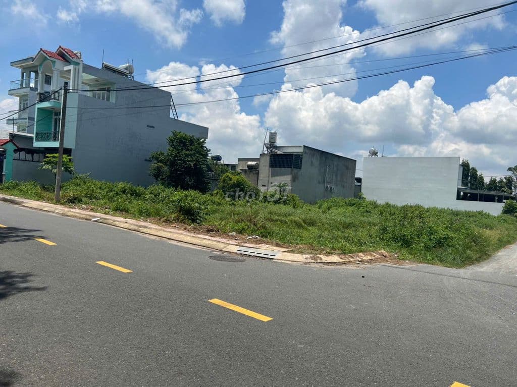 Lô góc thị trấn Củ Chi 210m2 SHR chủ gửi chỉ 720 triệu có thổ cư