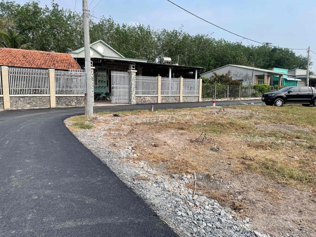 HOT NHẤT LÚC NÀY tại mặt tiền đường Trung Lập 100m2 thổ cư , Giá 1tỷ2