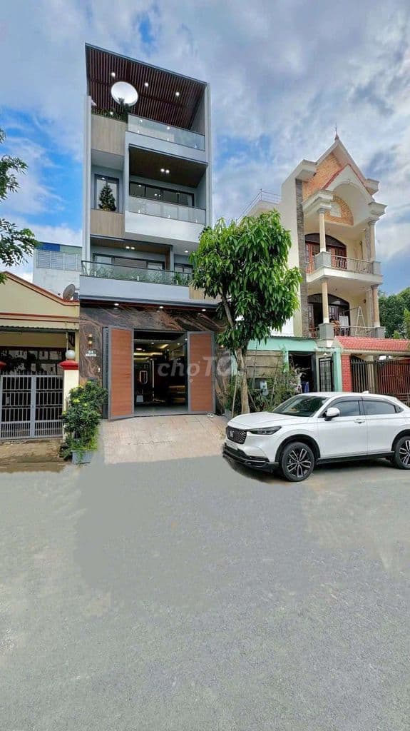 NHÀ PHỐ CAO CẤP CÓ THANG MÁY